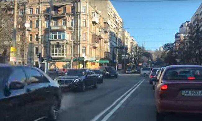 Колона Мерседесів без велосипедів: пафосний кортеж розлютив киян, невже Зеленський