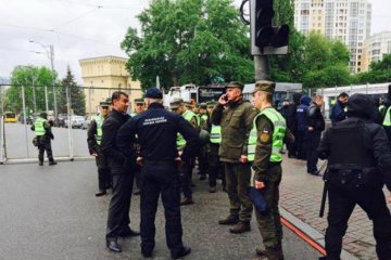 День Победы: блокировка офиса ОУН и "парады" в Донецке