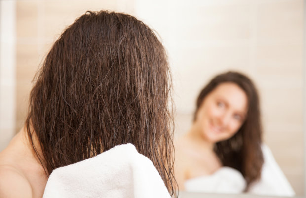 Если вы спите с мокрыми волосами, то немедленно прекращайте