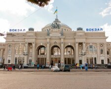 Будівля залізничного вокзалу Одеса-Головна, де підготували зали з буржуйками та укриття з касою