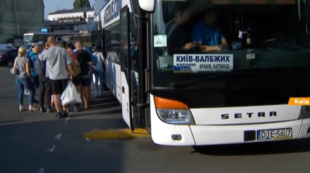 Українців обкладуть штрафами на заробітках - замість доларів і злотих ризикуємо привезти додому пшик