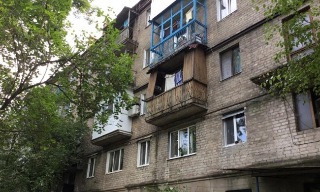 Моторошний запах і зелені мухи: мешканці багатоповерхівки місяць жили поруч з мерцем