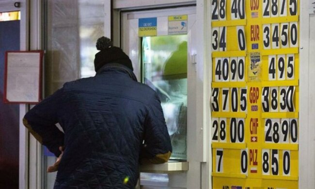Курс валют на 11 июля: гривна оставила доллар и евро не у дел