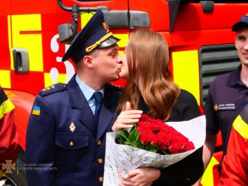 Рятувальник зробив пропозицію своїй дівчині, фото ДСНС