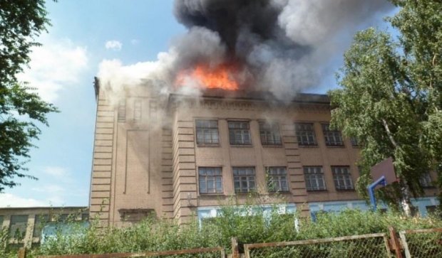 Сотні київських школярів евакуювали через пожежу