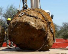 Археологи відкопали гігантський метеорит