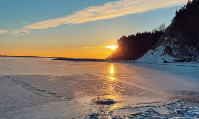 Киевское море, зима, закат, фото из соцсетей