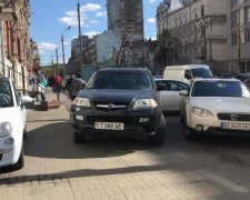 Киян розлютив "заморський король" героїв парковки у центрі столиці
