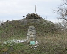 Под Запорожьем черные археологи разорили скифский курган: "Историю - на рынок", возмутительные кадры