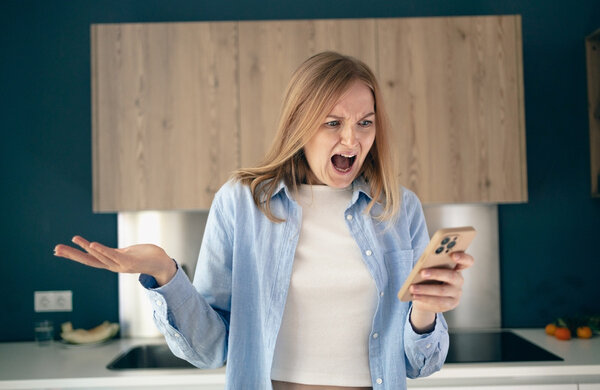 Мобільний телефон. Фото з відкритих джерел