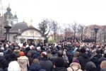 Українці люто налетіли на Десятинний монастир у Києві