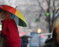 Стихия набирает обороты: кого атакует снег с дождем