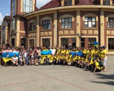 Діти чиновників замість сиріт: у гучний скандал влізли депутати