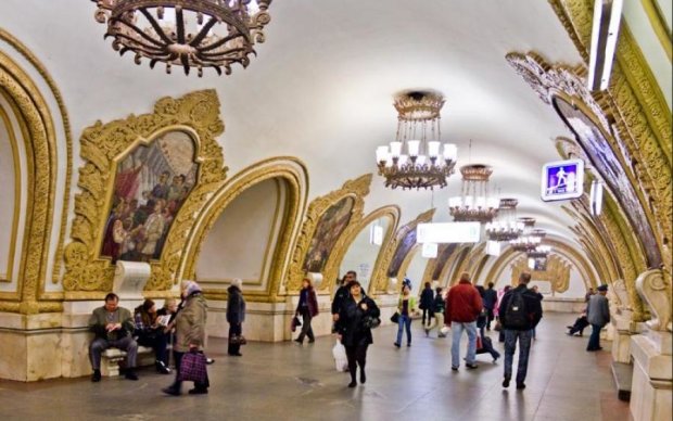 Путин в детстве: фреска из метро возбудила фантазию соцсетей