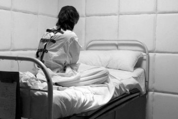 Популярная певица загремела в психушку из-за суицидальных наклонностей