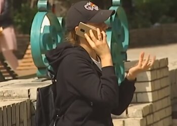 Мобільний зв'язок, скрін з відео