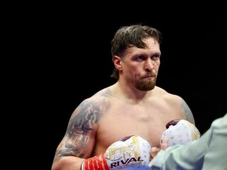 Александр Усик с дочерью на вечере бокса во Львове