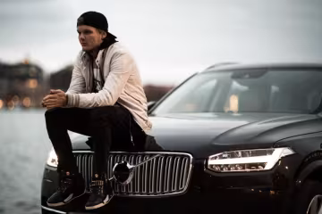 Дзвони легендарної церкви виконали три кращі пісні діджея Avicii

