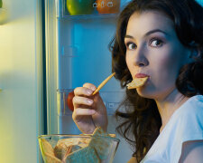 Голод, їжа, їсть уночі