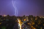 Сидіть вдома: на Київ насувається страшна буря