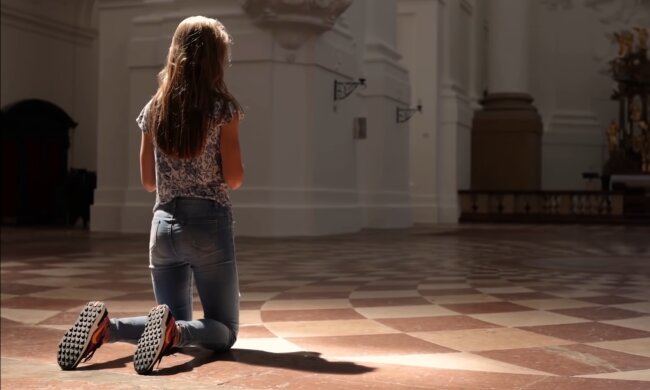 Молитва, церковь. Фото: Знай.ua