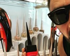 Сергей Шнуров обул жену в лабутены