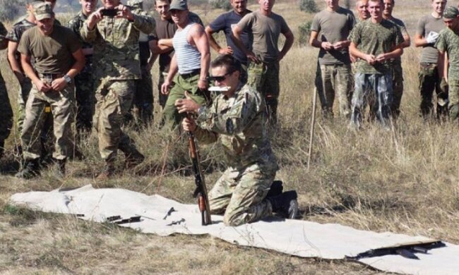 Бригада ВДВ на Донбасі створила свою футбольну команду (фото)