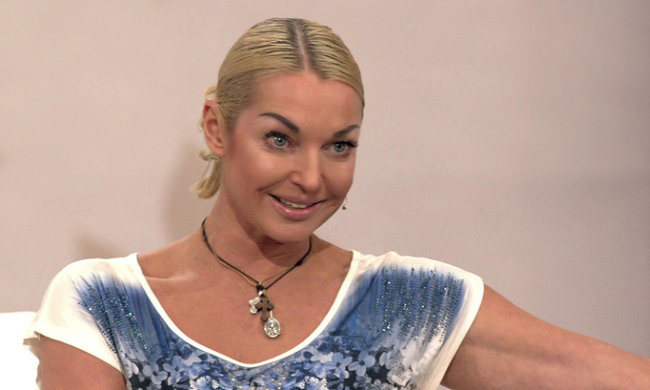 Волочкову засекли в объятиях шиномонтажника: закупилась колесами на год вперед