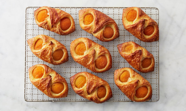 Швидкий рецепт абрикосових слойок