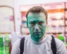 Путініст засліпив Навального на одне око