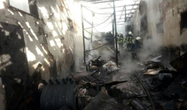 В Киеве горели склады: фото