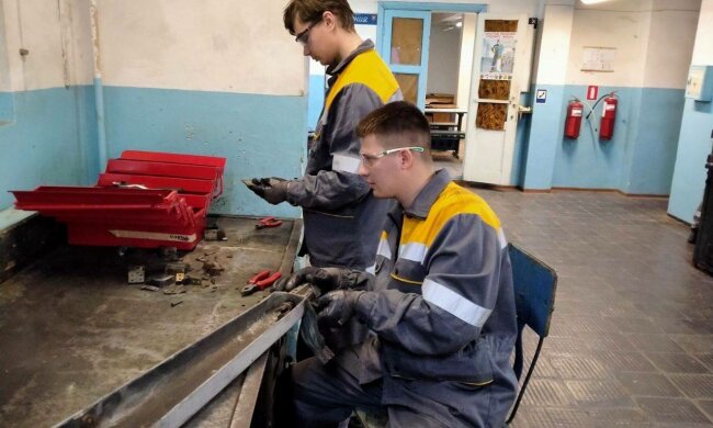 Кар’єрні перспективи: 105 студентів залучені до проєкту дуальної освіти ДТЕК Мережі