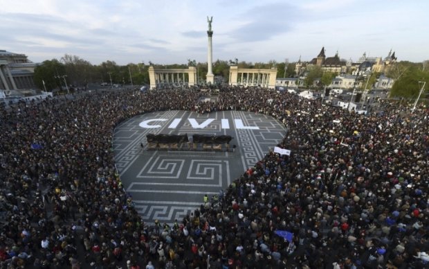 Венгерская весна: в Будапеште студенты массово выходят на акции протестов