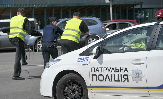 Пропонував п'ять тисяч: у Дніпрі п'яний водій "спокушав" копів провести з ним час у сауні