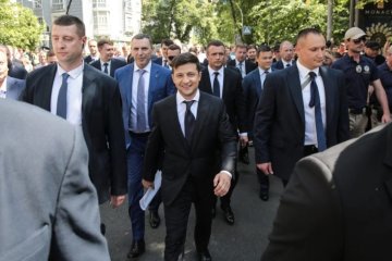 Главное за ночь: предупреждение от Зеленского, гибель в Верховной Раде, новые тарифы на газ и "амнезия" Гройсмана