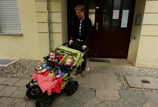 Отец с коляской, фото: Getty Images