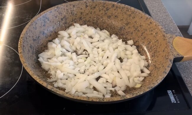 Смажена цибуля, скріншот: Youtube