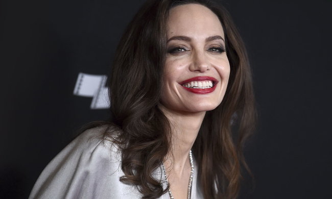 Депресія тут ні до чого: медики "злили" правду про залежність Джолі