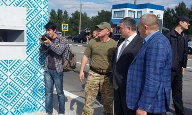 Аваков відвідав новий блокпост біля Цюрупинська (фото, відео)