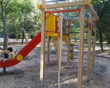 Оккупанты установили площадки-убийцы для крымских детей