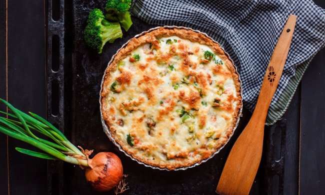 Кіш з червоною рибою і брокколі: покроковий рецепт