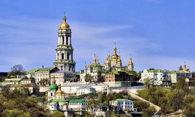 Намісник Києво-Печерської лаври відбудував двоповерховий елітний "хлів для худоби": фото