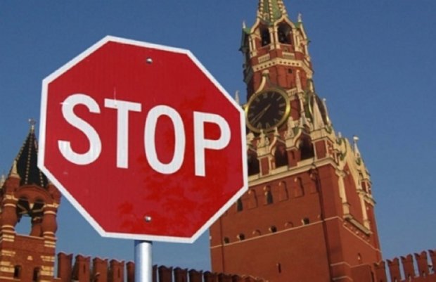 Ругающих Россию в соцсетях не пустят в страну