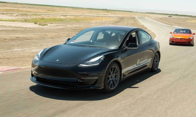 Маск пообіцяв Європі Tesla 3: ціни та знижки