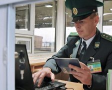 Украинцам надо запретить ездить в Россию, - эксперт