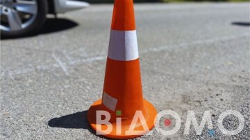 Масштабна ДТП на вулиці Метробудівській у Дніпрі: зіткнулися чотири авто