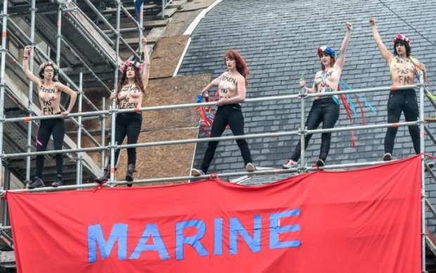 Активистки Femen устроили очередную акцию против Ле Пен