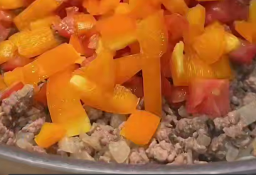 Баклажаны с фаршем, кадр с видео