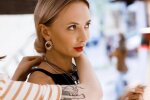 Ірина Сопонару з "Жіночого кварталу" в чорних панчохах загіпнотизувала чоловіків: "Пропалює..."