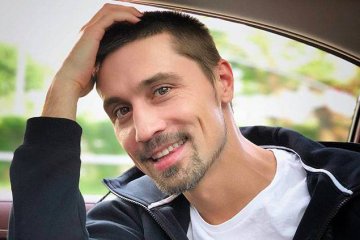 Вусатий Білан влаштував дикі танці зі стільцем: "Джонні Депп вже нервує"